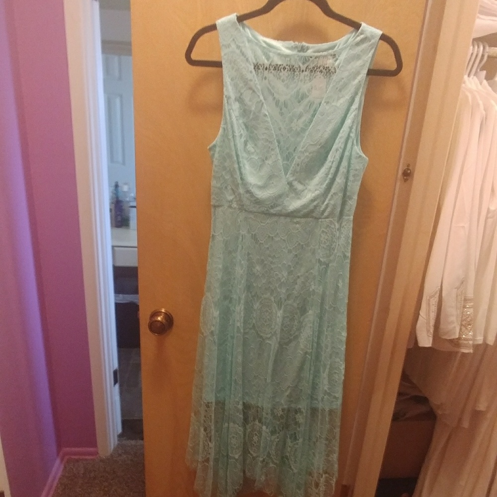 Dress - Picture 3 of 3